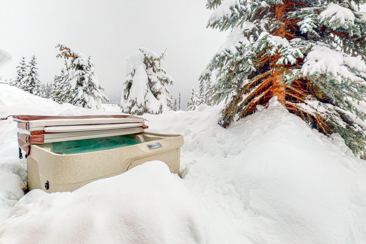 Snow Pines & Ice And Cozy Villa Big White Ski Resort ภายนอก รูปภาพ